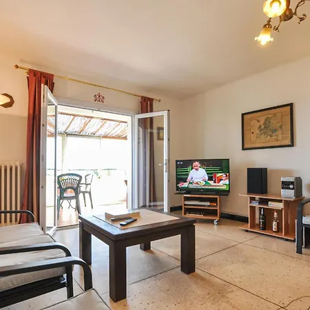 Hébergement de vacances Awesome In Roquebrune-sur Argens