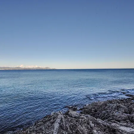 Hébergement de vacances Awesome In Roquebrune-sur Argens