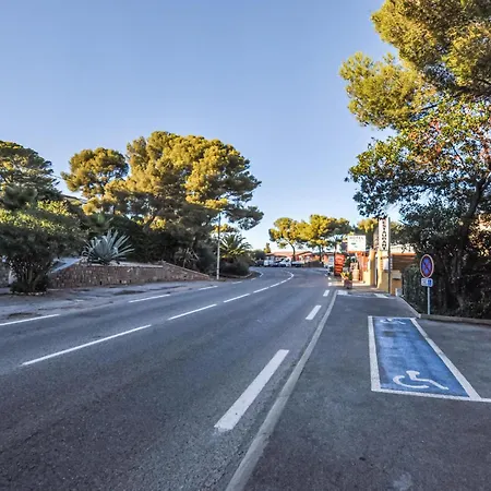 In Roquebrune-sur-argens With Kitchen Holiday home